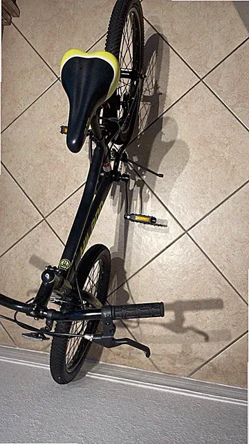 Kids Bike 20 Inches Color Neon Green/Black Used once Great Condition 70$